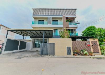 6 Bed House For Sale In East Pattaya - Not In A Village