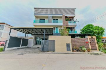 6 Bed House For Sale In East Pattaya - Not In A Village