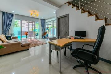 6 Bed House For Sale In East Pattaya - Not In A Village