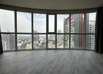 1-bedroom high floor condo for sale close to BTS Pra Khanong