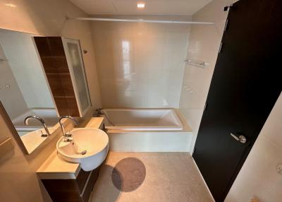 1-bedroom high floor condo for sale close to BTS Pra Khanong