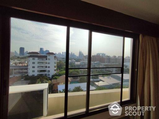 2-BR Condo near MRT Khlong Toei