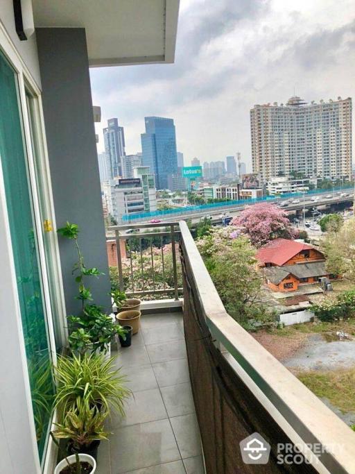 2-BR Condo at Supalai Lite Ratchada - Narathivas - Sathorn near BTS Surasak