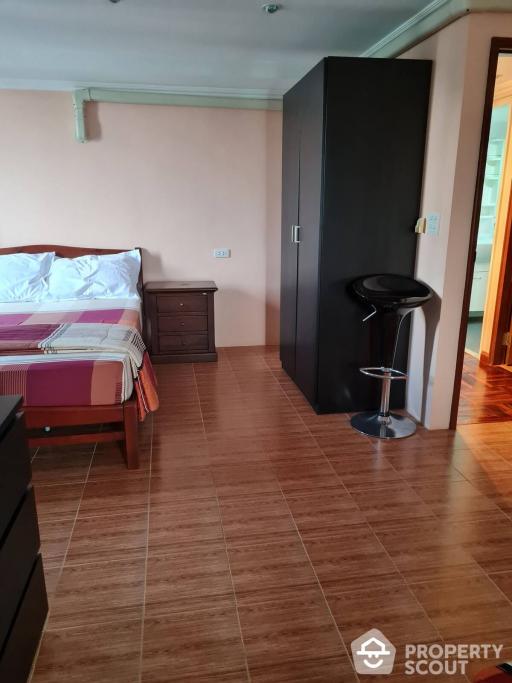 2-BR Condo at Omni Tower near BTS Nana