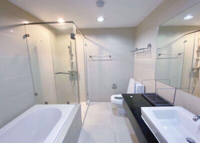 3 bed Condo in Belle Grand Rama 9 Huai Khwang Sub District C019911