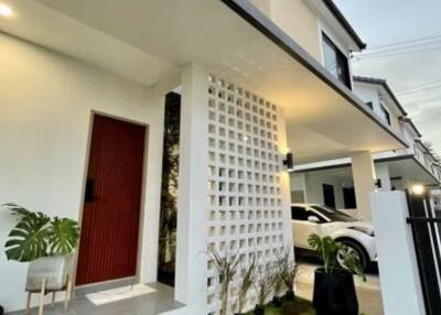 3 Bedroom, 2-storey house for rent in Saraphi