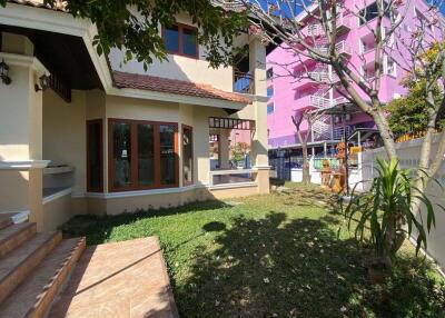 4 bed house for rent in Chang Phuak, Muang Chiang Mai