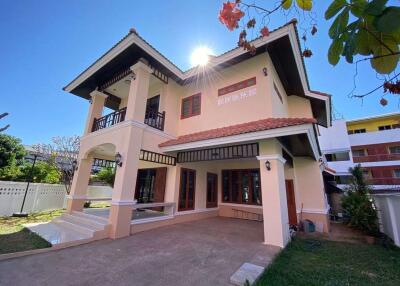 4 bed house for rent in Chang Phuak, Muang Chiang Mai