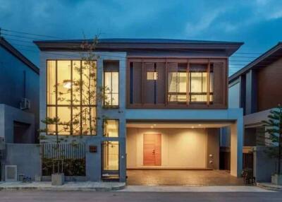 Chiang Mai House for Sale: Spacious 4BR Home near Airport & Shopping