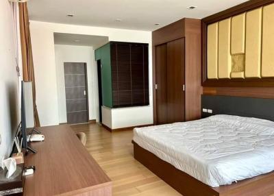 Luxury living at The Astra Chang Klan. Immaculate 2-bed, 3-bath condo, 164.09 sq m, rarely used. Prime location in the heart of Chiang Mai