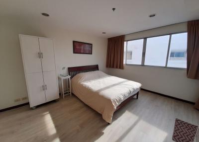 2 bed Condo in The Waterford Diamond Khlongtan Sub District C017758
