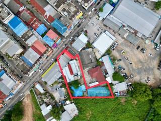 Aerial view of a property with outlined boundaries amidst an urban setting