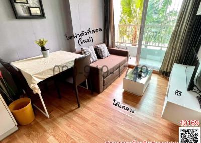 Bright and cozy living room with access to the balcony