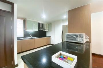 For Rent :  Spacious 2 Bedroom Apartment with Balcony Steps Away from BTS Phromphong - 920071001-12570