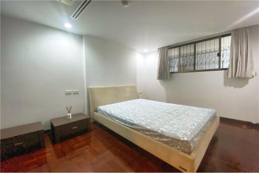 For Rent :  Spacious 2 Bedroom Apartment with Balcony Steps Away from BTS Phromphong - 920071001-12570