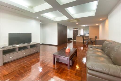 For Rent :  Spacious 2 Bedroom Apartment with Balcony Steps Away from BTS Phromphong - 920071001-12570