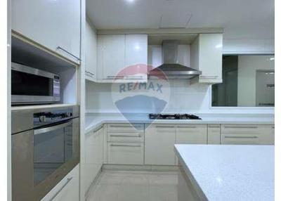 250 Sqm., 3 Beds, 3 Baths Condo listed for ฿ 90,000./Month