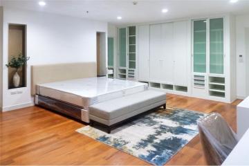 "Luxury Sukhumvit Condo: Ready to Move In!"