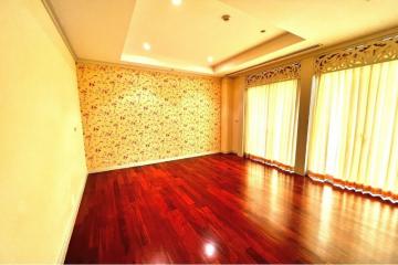 For rent Spacious 3 beds + maid quarter , on 2 floor Supreme Garden