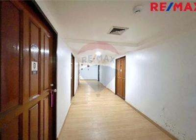 55 Sqm., 1 Bed Condo listed for ฿ 3,300,000.