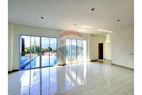 4 Bedrooms Partially Chaweng Lake View Pool Villa, Koh Samui