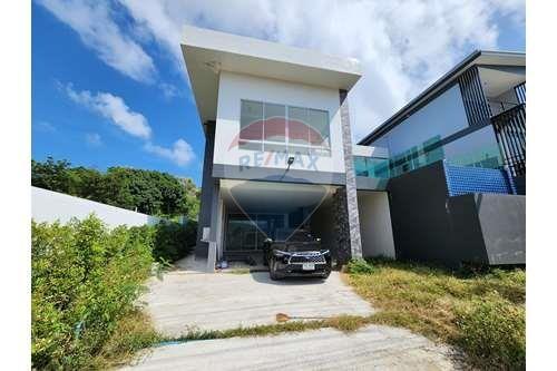 4 Bedrooms Partially Chaweng Lake View Pool Villa, Koh Samui