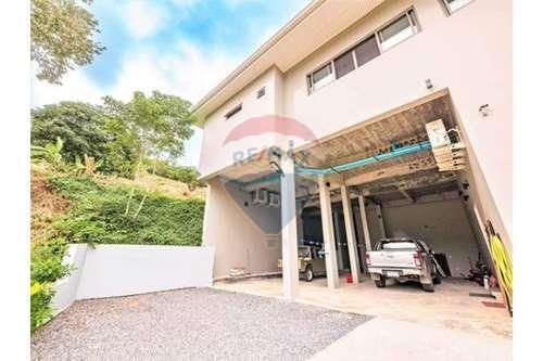 950 Sqm., 3 Beds House listed for ฿ 20,900,000.