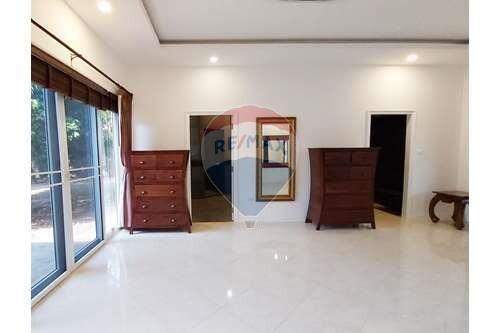 Beautiful 5 Bedroom Pool House near Mabprachan Lake - 920471009-94