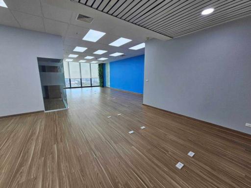 For Rent Bangkok Office Narathiwas BTS Chong Nonsi MRT Silom Sathorn