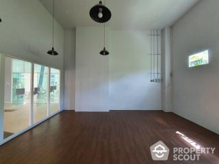 Retail Space for Rent in Chong Nonsi