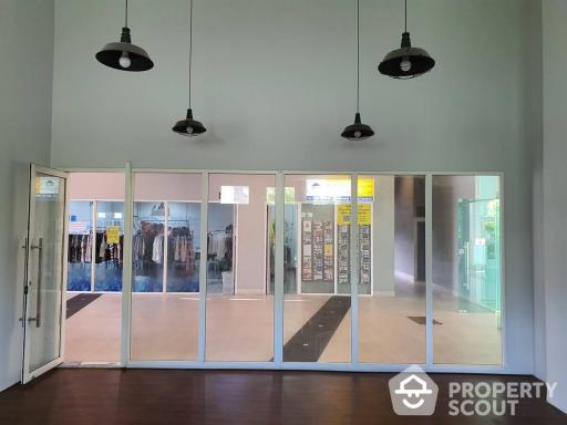 Retail Space for Rent in Chong Nonsi