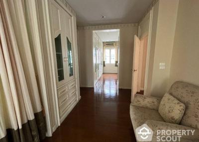 4-BR House near BTS Krung Thon Buri