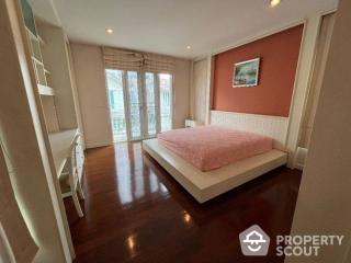 4-BR House near BTS Krung Thon Buri