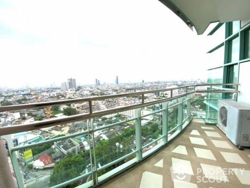 3-BR Condo at Chatrium Riverside Condominium near BTS Saphan Taksin