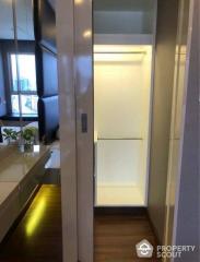 1-BR Condo near BTS Saphan Taksin