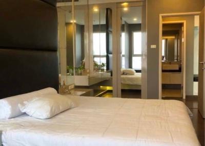 1-BR Condo near BTS Saphan Taksin