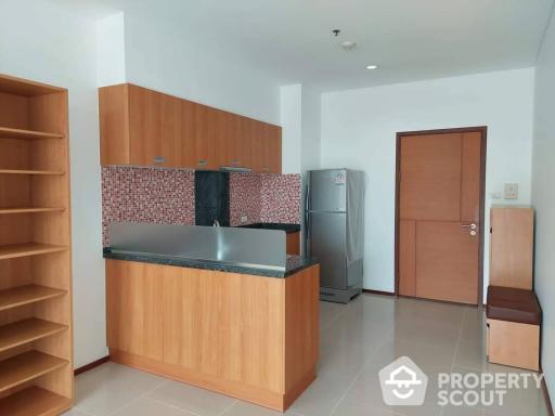 1-BR Condo at Villa Sathorn near BTS Krung Thon Buri