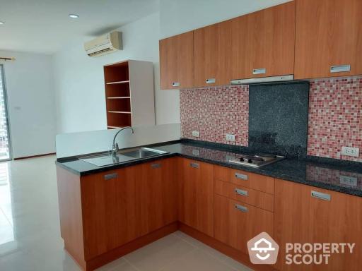 1-BR Condo at Villa Sathorn near BTS Krung Thon Buri