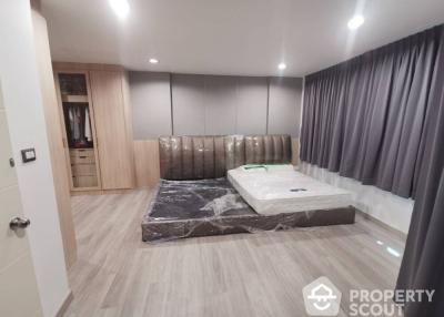 4-BR Townhouse in Bang Khlo