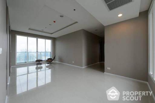 3-BR Condo at Menam Residences near BTS Saphan Taksin