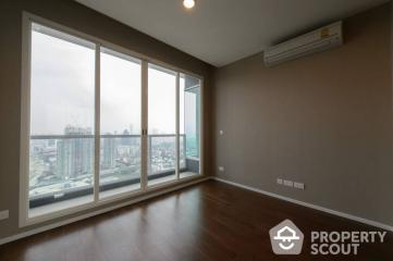 3-BR Condo at Menam Residences near BTS Saphan Taksin