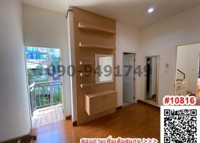 Bright and Spacious Bedroom with a Large Built-in Wardrobe and Hardwood Flooring