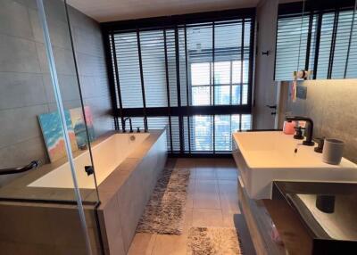 2 bed Duplex in The Lofts Asoke Khlong Toei Nuea Sub District D020800