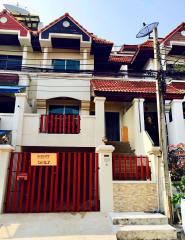 4 bed House in Royal Nakarin Villa Prawet District H05323