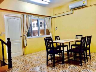 4 bed House in Royal Nakarin Villa Prawet District H05323