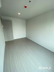 Empty modern room with grey flooring and white walls