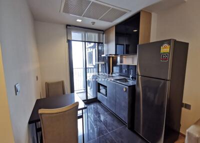 Modern kitchen with dining area