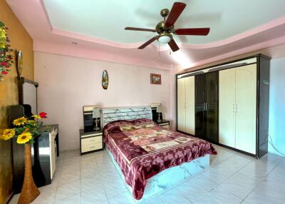 1 Bedrooms @ 9 Karat Condo