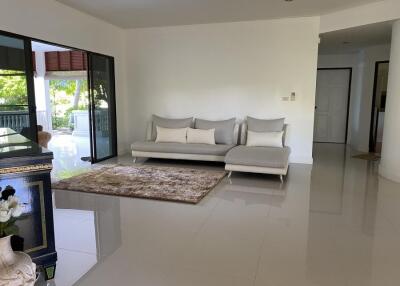 Beach-Front 2 Bedroom Condo In  Baan Somprasong Condo Baan Amphur