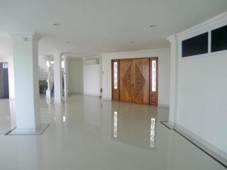 Duplex Penthouse - 4 Bedrooms In Sompong Condo